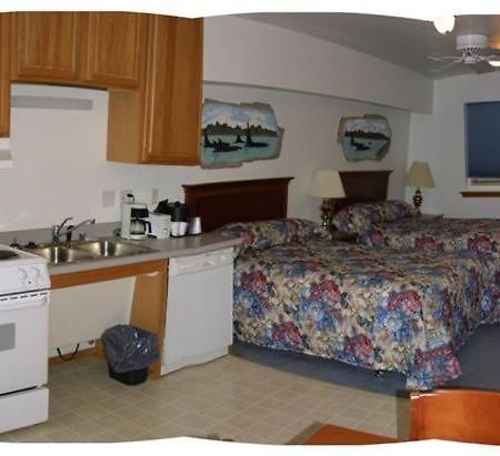 Frontier Suites Hotel In Juneau Bagian luar foto
