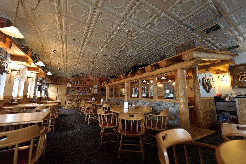 Frontier Suites Hotel In Juneau Bagian luar foto