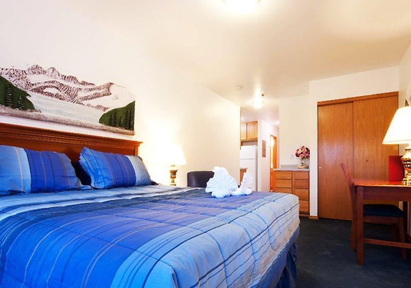Frontier Suites Hotel In Juneau Bagian luar foto