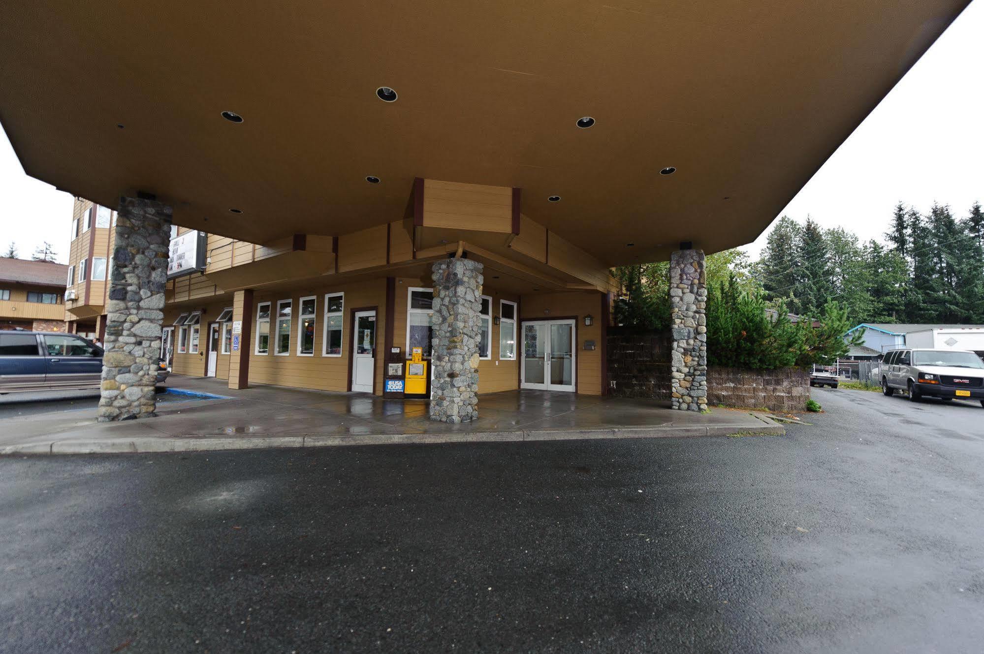 Frontier Suites Hotel In Juneau Bagian luar foto