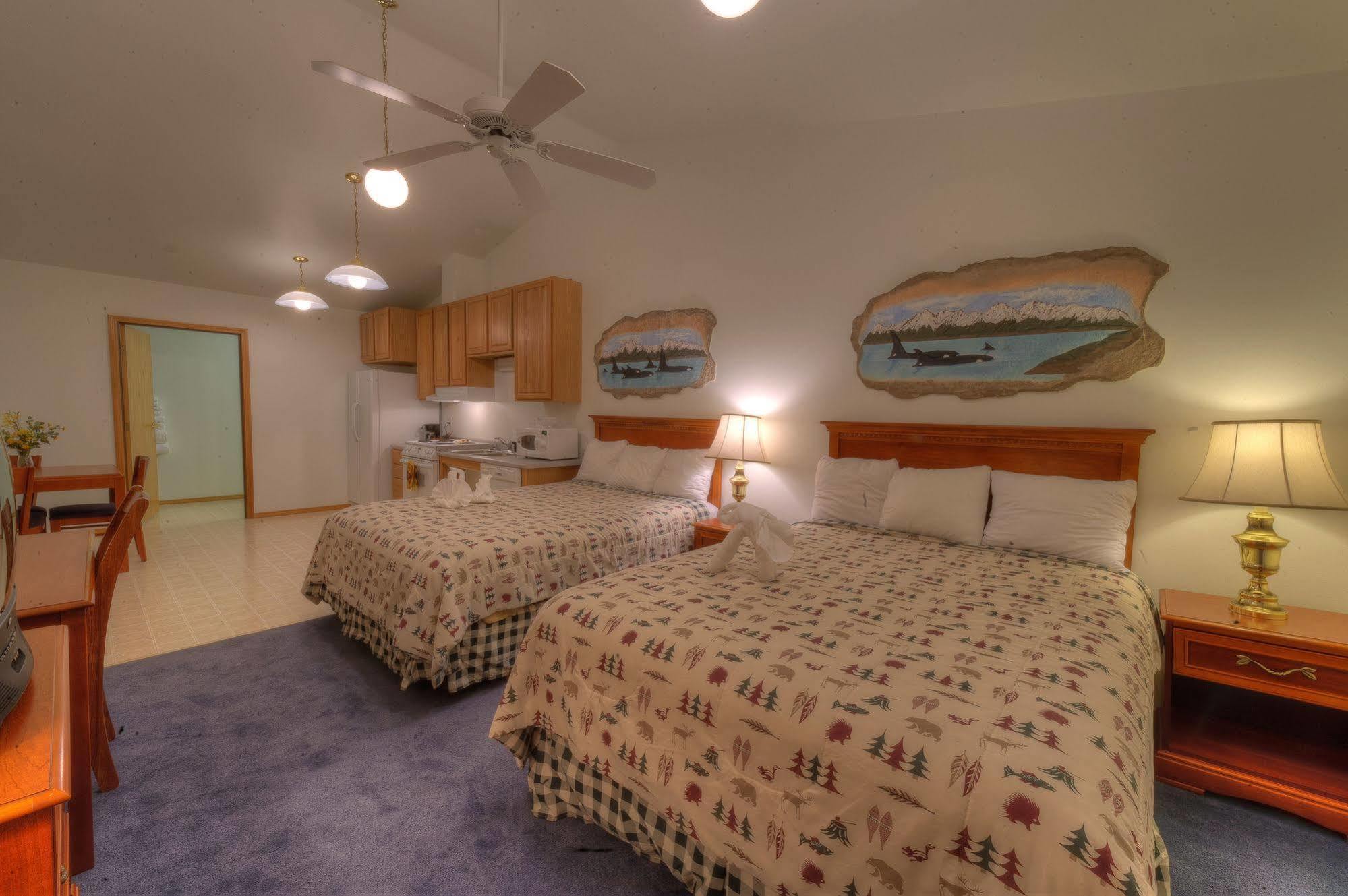 Frontier Suites Hotel In Juneau Bagian luar foto