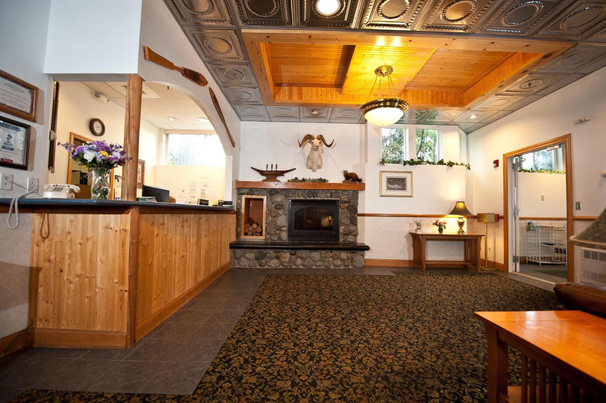Frontier Suites Hotel In Juneau Bagian luar foto