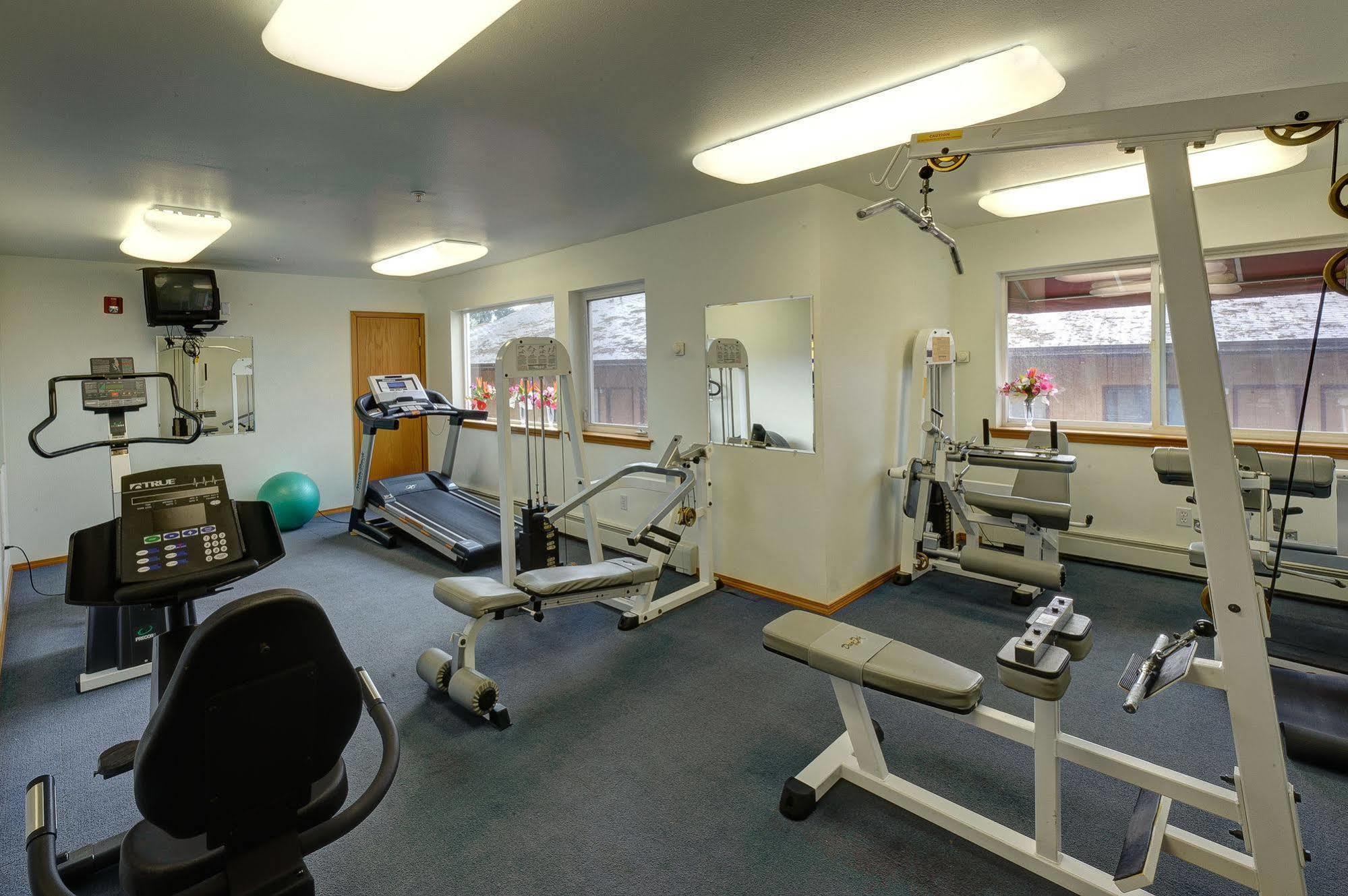 Frontier Suites Hotel In Juneau Bagian luar foto
