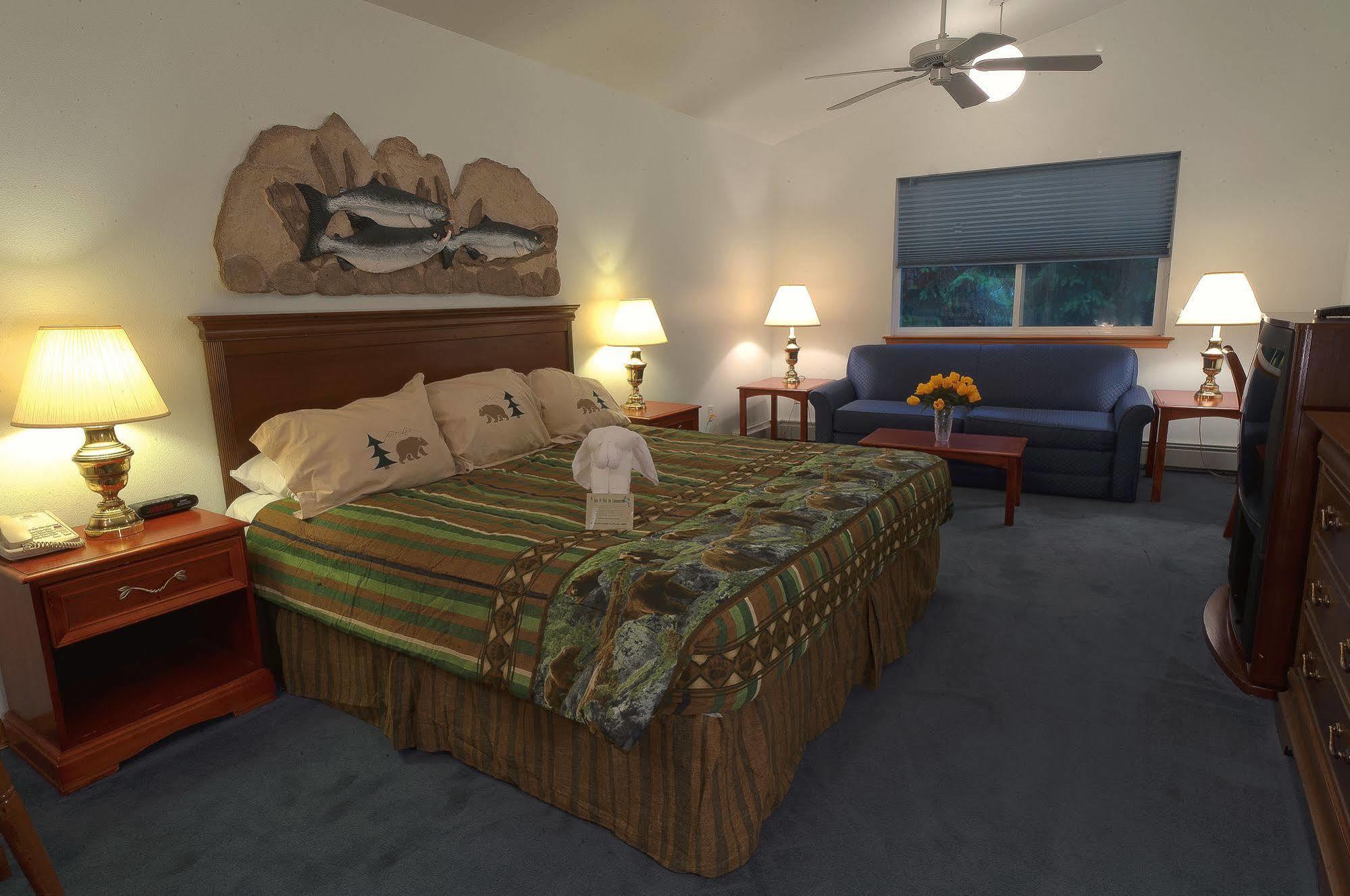 Frontier Suites Hotel In Juneau Bagian luar foto